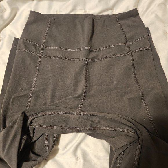 RARE Lululemon Pushing Limits Crop 21" Dark Carbon size 4 - Picture 4 of 5